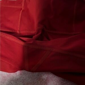 Size 2 Fast and free lululemon leggings!